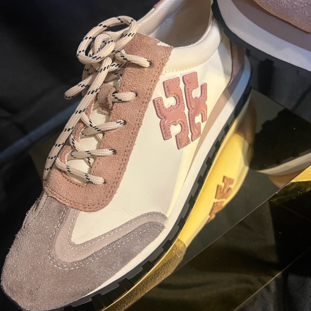 Tory Burch Good Luck Trainer Sneakers in Blush and Cream size 8.5 NEW - Picture 3 of 12